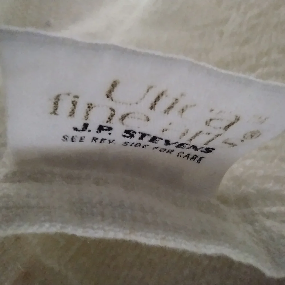🙂Set of 2 JP Stevens Utica Fine Arts Bath Towels and 4 Washcloths Narcissus